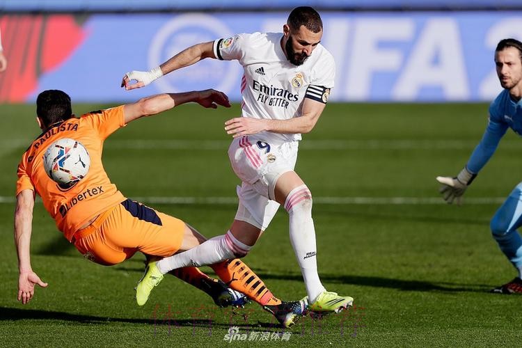 西甲-本泽马世界波克罗斯传射 皇马2-0瓦伦3连胜 西甲-本泽马世界波克罗斯传射 皇马2-0瓦伦3连胜